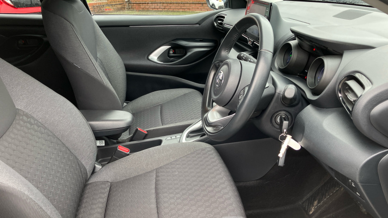 Toyota Yaris 1.5 Hybrid Design 5dr CVT Hybrid Hatchback